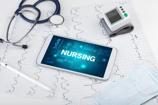 Tablet Και Ιατρικό Υλικό Επιγραφή Nursing Έννοια Πρόληψης — Φωτογραφία Αρχείου
