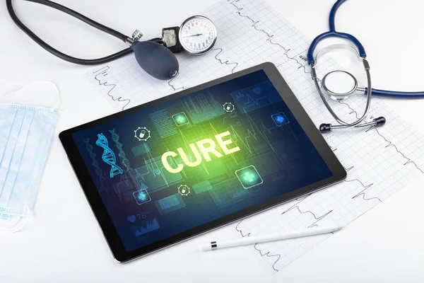 Tablet Material Médico Com Inscrição Cure Conceito Prevenção — Fotografia de Stock