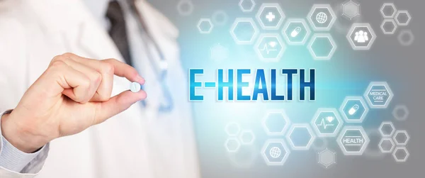 医生给你开药丸的特写 上面有E Health的名字 医学概念 — 图库照片