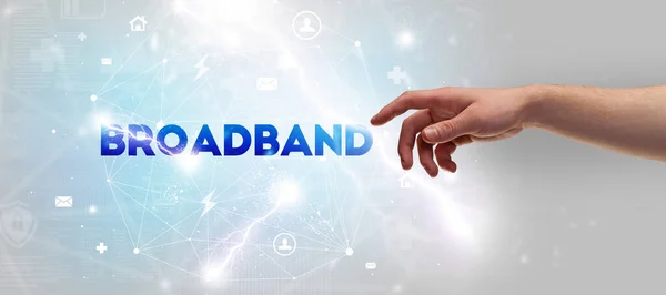 Tunjuk Tangan Pada Prasasti Broadband Konsep Teknologi Modern — Stok Foto