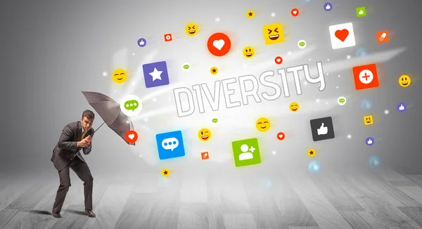 Красивий Бізнесмен Захищається Парасолькою Напису Diversity Концепція Соціальних Мереж — стокове фото