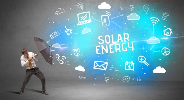 Obchodník Bránící Deštníkem Nápisu Solar Energy Moderní Koncept Technologie — Stock fotografie