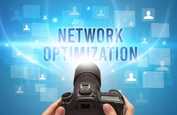 Närbild Handhållen Kamera Med Network Optimization Inskription Videoövervakning Koncept — Stockfoto