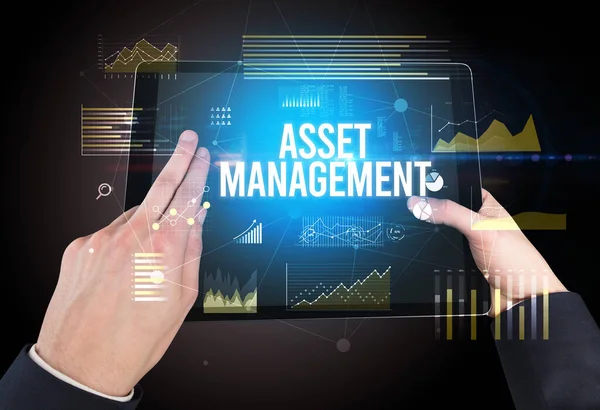 Close Mãos Segurando Tablet Com Inscrição Asset Management Conceito Negócio — Fotografia de Stock