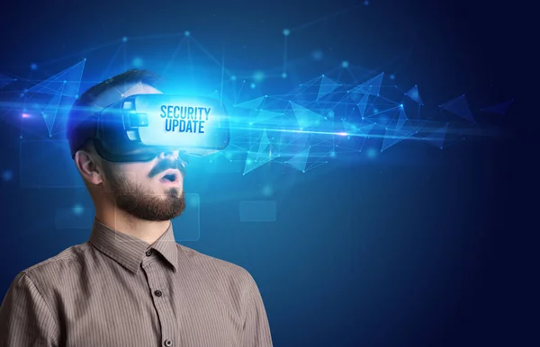 Empresário Olhando Através Óculos Realidade Virtual Com Segurança Update Inscrição — Fotografia de Stock