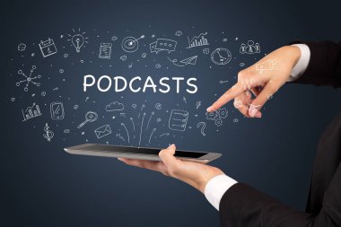PODCASTS yazıtları, sosyal medya kavramına sahip bir dokunmatik ekran yakın plan