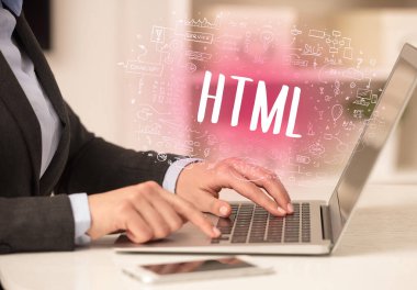 El HTML kısaltması, modern teknoloji konsepti ile yeni modern bilgisayar üzerinde çalışıyor