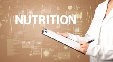 Genç doktor NUTRITION yazıtları, sağlık konsepti ile notlar yazıyor