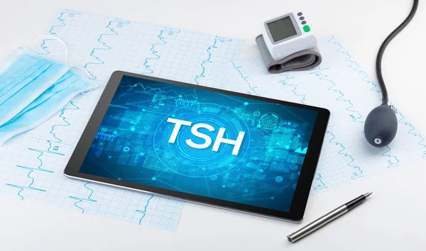 Widok Bliska Tablet Skrótem Tsh Koncepcja Medyczna — Zdjęcie stockowe