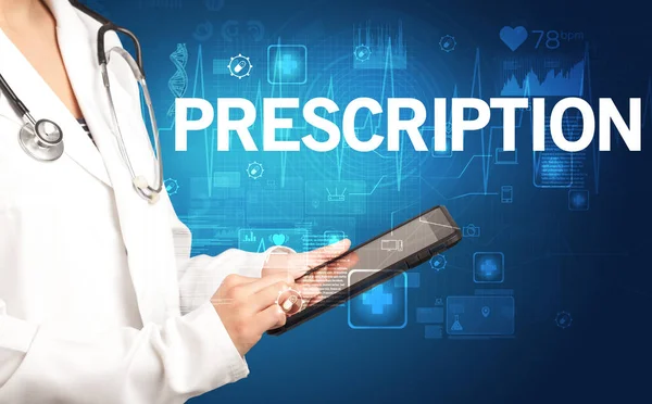 Fiatal Orvos Jegyzeteket Prescription Felirattal Egészségügyi Koncepció — Stock Fotó