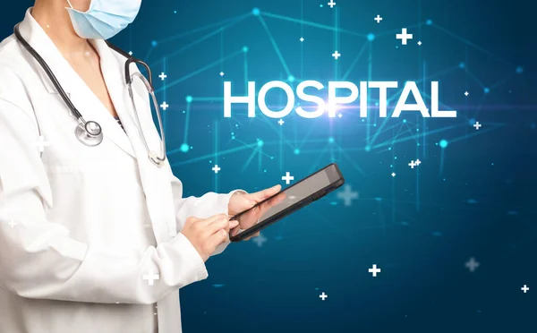 Dokter Vult Medisch Dossier Met Hospitale Inscriptie Medisch Concept — Stockfoto