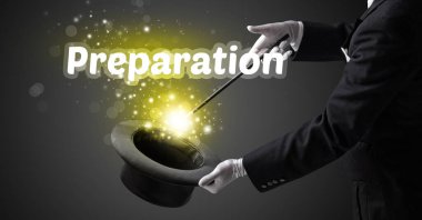 Sihirbaz, hazırlama yazıtları ve eğitim konseptiyle sihirbazlık numarası gösteriyor.