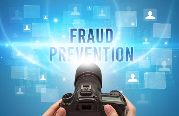 Close Câmera Mão Com Inscrição Fraud Prevention Conceito Vigilância Por — Fotografia de Stock
