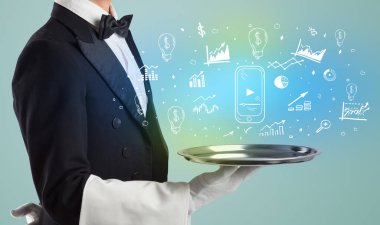 Tepside müzik ikonları çalan smokinli yakışıklı garson, küresel pazar konsepti.