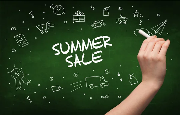 Ruční Kresba Summer Prodej Nápis Bílou Křídou Tabuli Koncept Online — Stock fotografie
