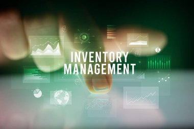 Grafikler ve Envanter Yönetimi yazıt, iş kavramı ile parmak dokunma tablet