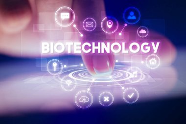 Web teknolojisi simgeleri ve biyoteknoloji yazıtları ile tablete dokunmak, web teknolojisi kavramı