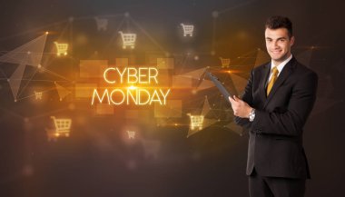 Alışveriş arabası ikonları ve Siber Pazartesi yazıtları olan bir işadamı, online alışveriş konsepti