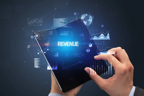 Affärsman Som Håller Vikbar Smartphone Med Revenue Inskription Framgångsrik Affärsidé — Stockfoto