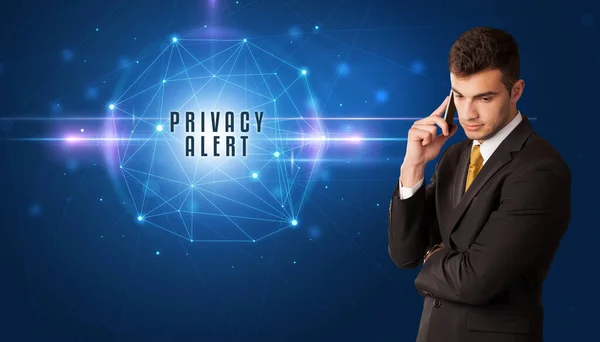 Zakenman Denkend Aan Beveiligingsoplossingen Met Privacy Alert Inscriptie — Stockfoto