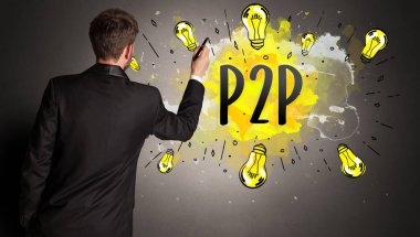 P2P kısaltmalı renkli ampul çizen iş adamı, yeni teknoloji fikri kavramı