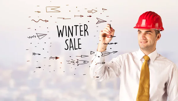 Knappe Zakenman Met Helm Tekening Winter Sale Inscriptie Constructie Verkoop — Stockfoto