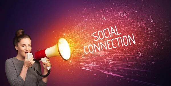 Fiatal Kiabál Hogy Hangszóró Társadalom Connection Felirat Szociális Hálózati Koncepció — Stock Fotó