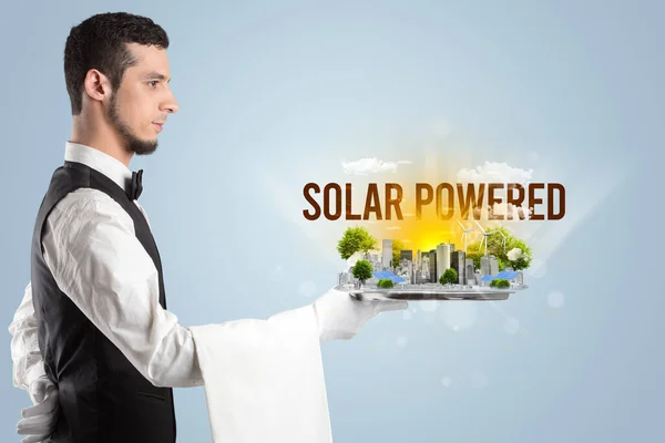 Garçom Servindo Eco Cidade Com Solar Powered Inscrição Conceito Energia — Fotografia de Stock