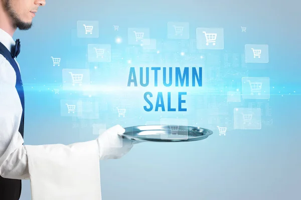 Kelner Obsługujący Napis Autumn Sale Koncepcja Zakupów Online — Zdjęcie stockowe