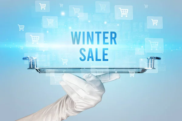 Číšník Servírující Nápis Zima Prodej Koncept Nakupování Online — Stock fotografie