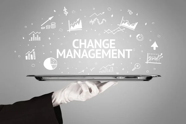 요한네스 매너리즘 Change Management 비문을 사용하여 개념을 제공하는 웨이터 — 스톡 사진