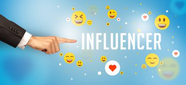 INFLUENCER yazıtlarına, sosyal medya kavramına yakın çekim