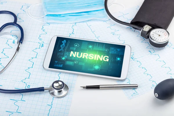 Tablet Και Ιατρικό Υλικό Επιγραφή Nursing Έννοια Πρόληψης — Φωτογραφία Αρχείου