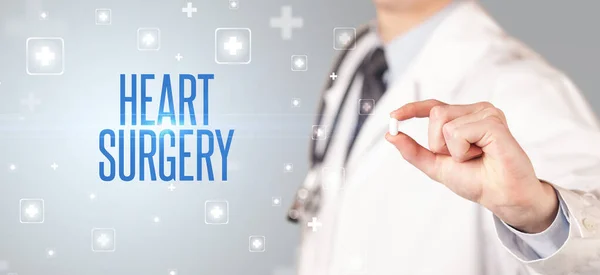 Primer Plano Médico Que Una Píldora Con Inscripción Cirugía Cardíaca —  Fotos de Stock