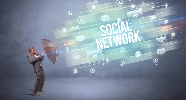 Snygg Affärsman Som Försvarar Med Paraply Från Social Network Inskription — Stockfoto