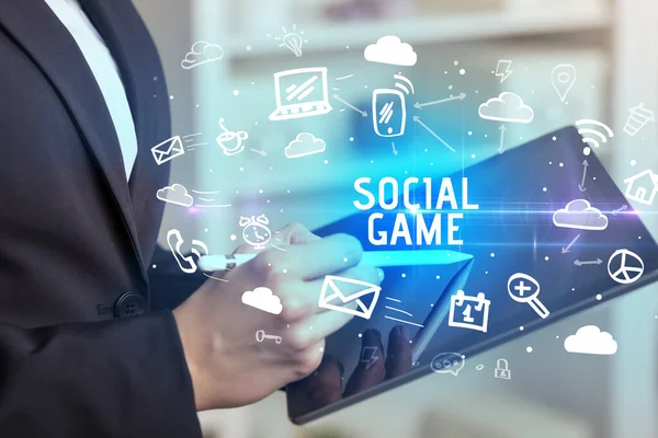Närbild Person Som Använder Sociala Nätverk Med Social Game Inskription — Stockfoto