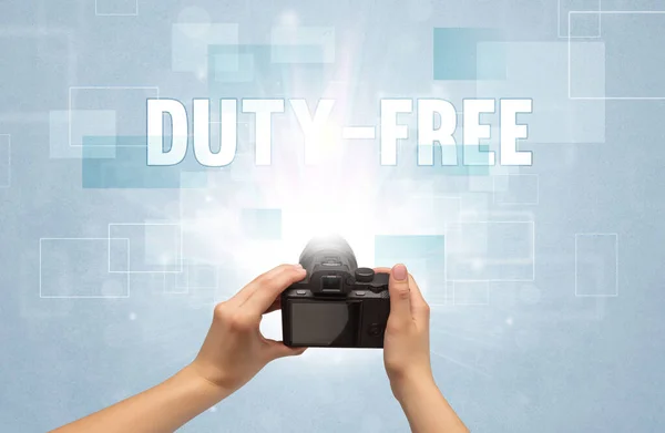 Bir Kamerasının Yakın Çekimi Üzerinde Duty Free Yazıları Seyahat Konsepti — Stok fotoğraf