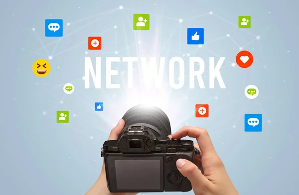 Χρήση Κάμερας Για Λήψη Περιεχομένου Μέσων Κοινωνικής Δικτύωσης Επιγραφή Network — Φωτογραφία Αρχείου