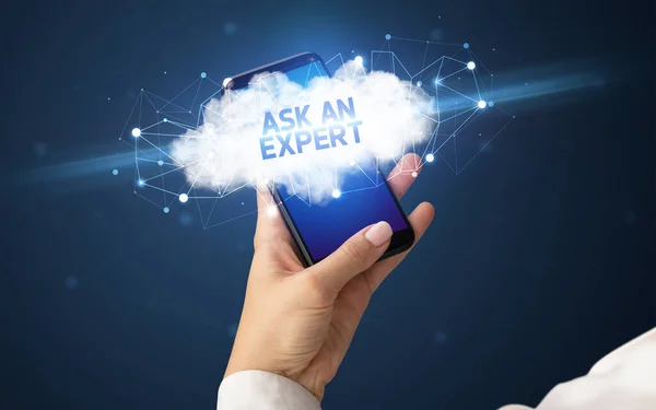 Smartphone Tactile Féminin Avec Inscription Ask Expert Concept Entreprise Cloud — Photo