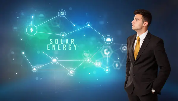 Affärsman Framför Cloud Service Ikoner Med Solar Energy Inskription Modern — Stockfoto