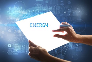 El işi fütüristik tablet içinde ENERGY yazıtları, yeni teknoloji kavramı