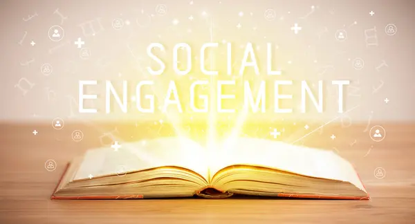 Libro Abierto Con Inscripción Social Engagement Concepto Redes Sociales — Foto de Stock