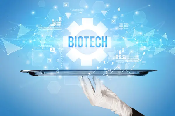 带有Biotech题词的服务于新技术概念的服务员 — 图库照片