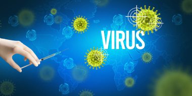 Doktorların yakından görüntüsü elinde VIRUS yazılı şırınga, koronavirüs panzehiri konsepti olan beyaz bir eldiven tutuyor.