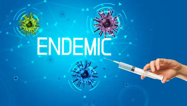 Şırınga Elinde Endemic Yazısıyla Tıbbi Enjeksiyon Koronavirüs Aşısı Konsepti — Stok fotoğraf