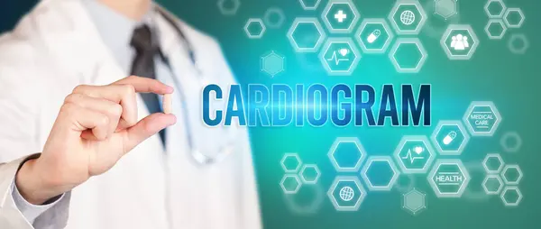 Primer Plano Médico Que Una Píldora Con Inscripción Cardiograma Concepto —  Fotos de Stock