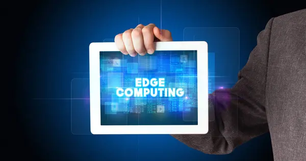 Joven Empresario Trabajando Tableta Muestra Inscripción Edge Computing — Foto de Stock