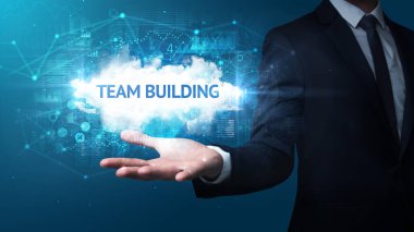 İş adamının eli Takım Binası yazısını tutuyor, başarılı iş konsepti