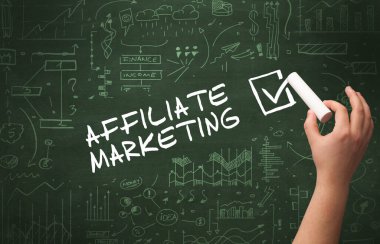 Tahtaya beyaz tebeşir çizilmiş el çizimi pazarlama yazması, yeni iş konsepti