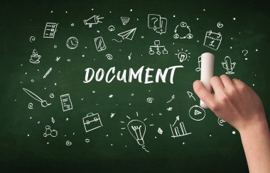 Tahtaya beyaz tebeşirle yazılmış el çizimi DOCUMENT yazısı, eğitim kavramı